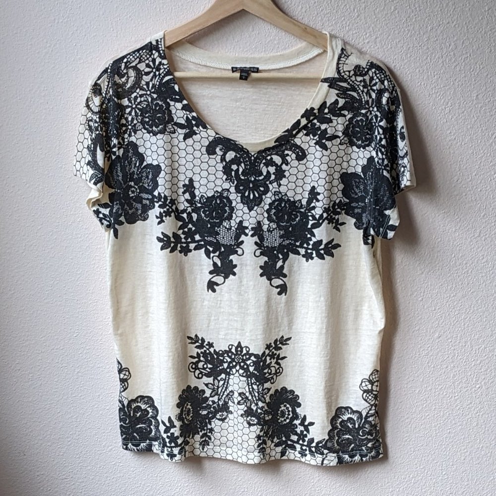 Express - Cream and Black Lace-Print Tee - Women's L